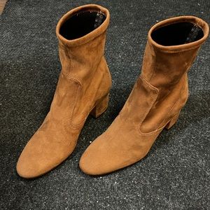 NWOT L’Intervalle Montigny Tan Suede Ankle Boots